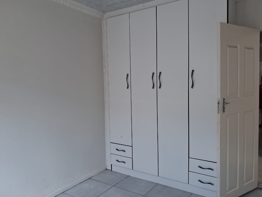 To Let 5 Bedroom Property for Rent in Cambridge Eastern Cape